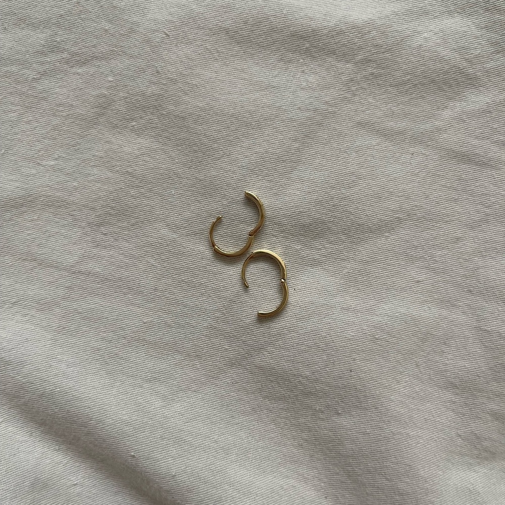 BONY LEVY 14K Gold Textured Huggie Hoop Earrings - Picture 4 of 7